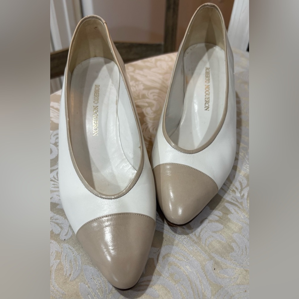 Roberto Nogueron leather heels. Creme with tan accents